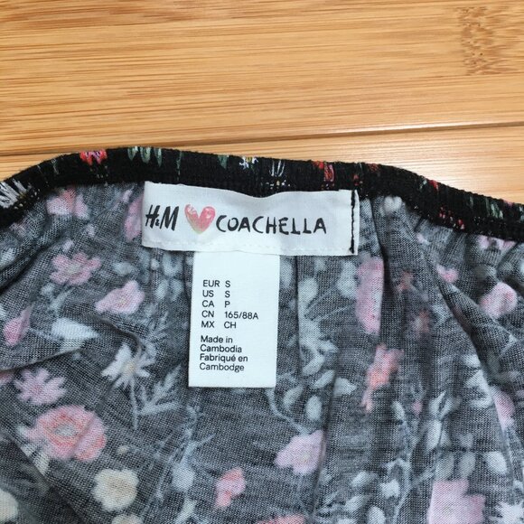 Like New H&M Black Floral Off Shoulder Crop Top - Picture 3 of 3